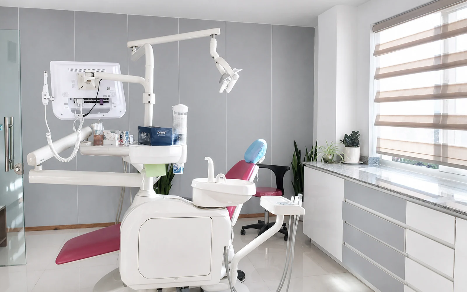 Modern dental treatment room at Smile Arc Dental Clinic
